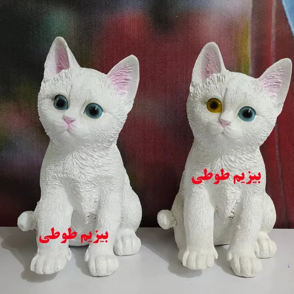 مجسمه گربه چشم رنگی