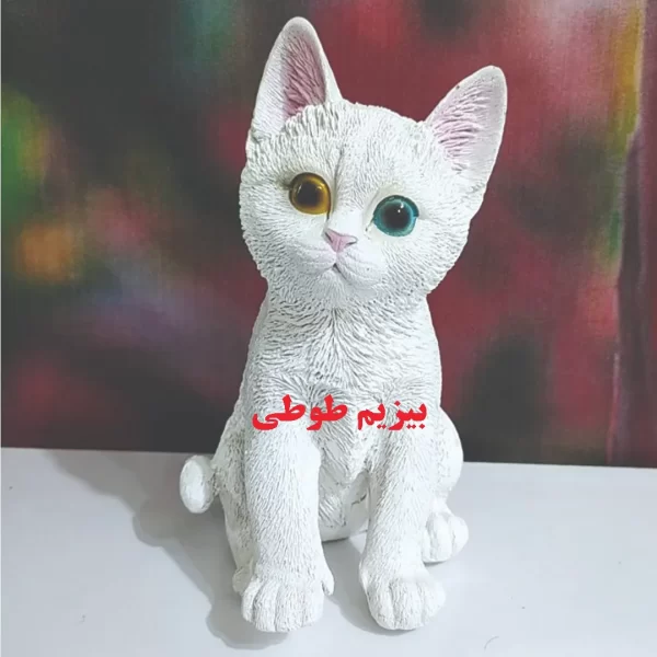 مجسمه گربه چشم رنگی